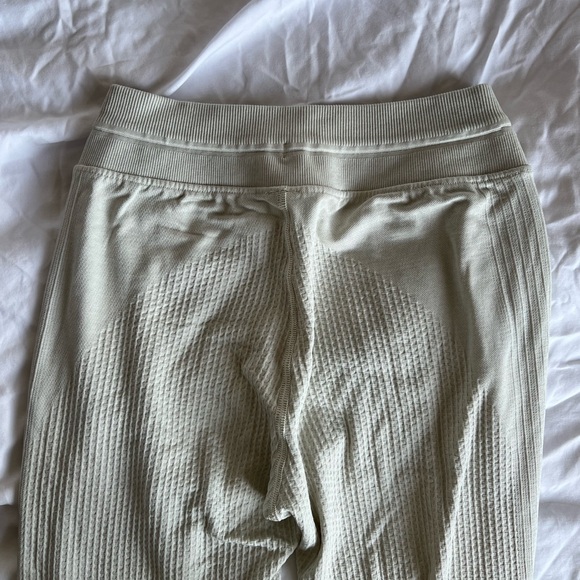 Lululemon engendered for warmth pants - Picture 2 of 5